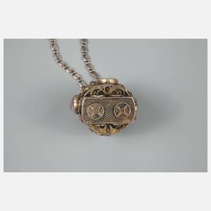 Anhänger mit Edelsteinbesatz an Kette