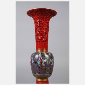 Lackvase mit Cloisonné