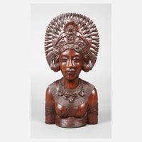 Figürliche Schnitzerei111