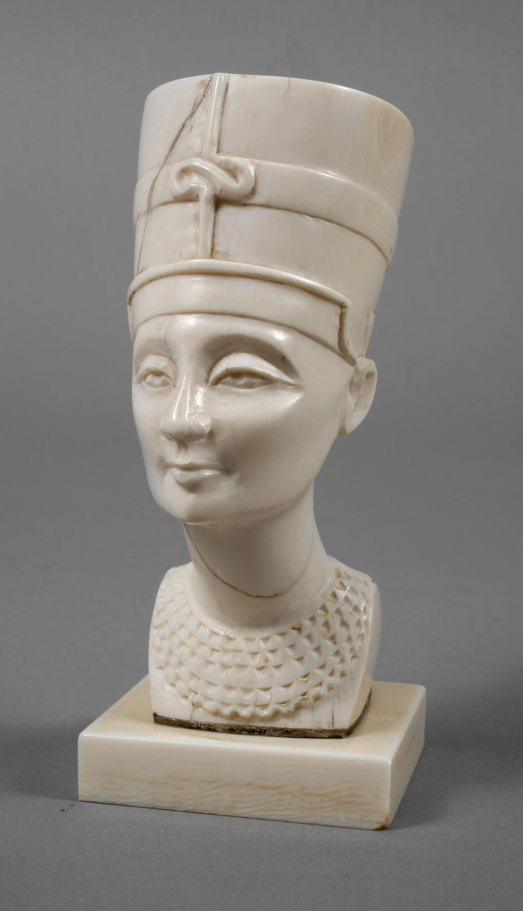 Elfenbeinschnitzerei Nofretete