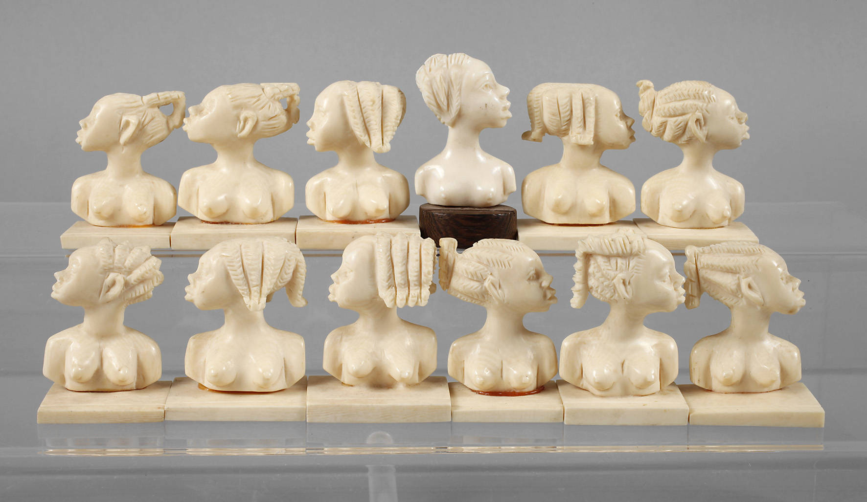 Zwölf Platzkartenhalter Elfenbein