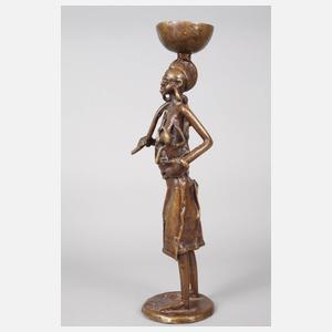 Arbeitende Afrikanerin mit Kind