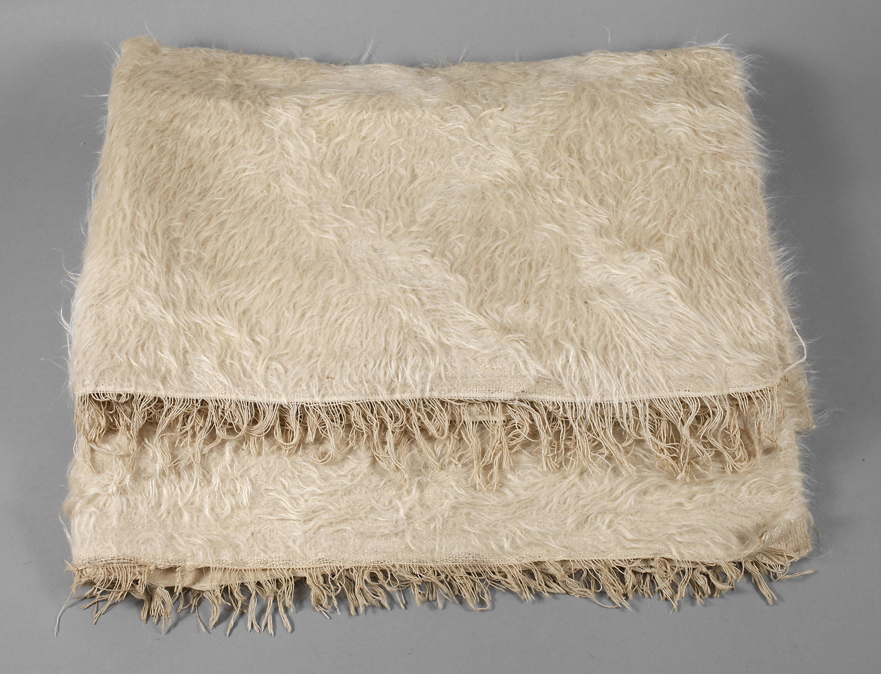 Zwei Flokati-Teppiche