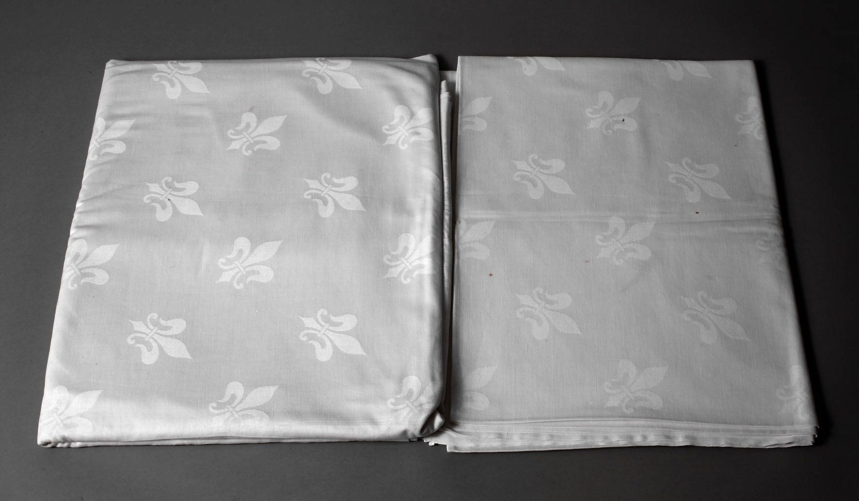 Tafeltuchgarnitur Bourbonliliendekor