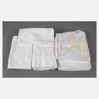 Konvolut Unterhemden und Kissen111