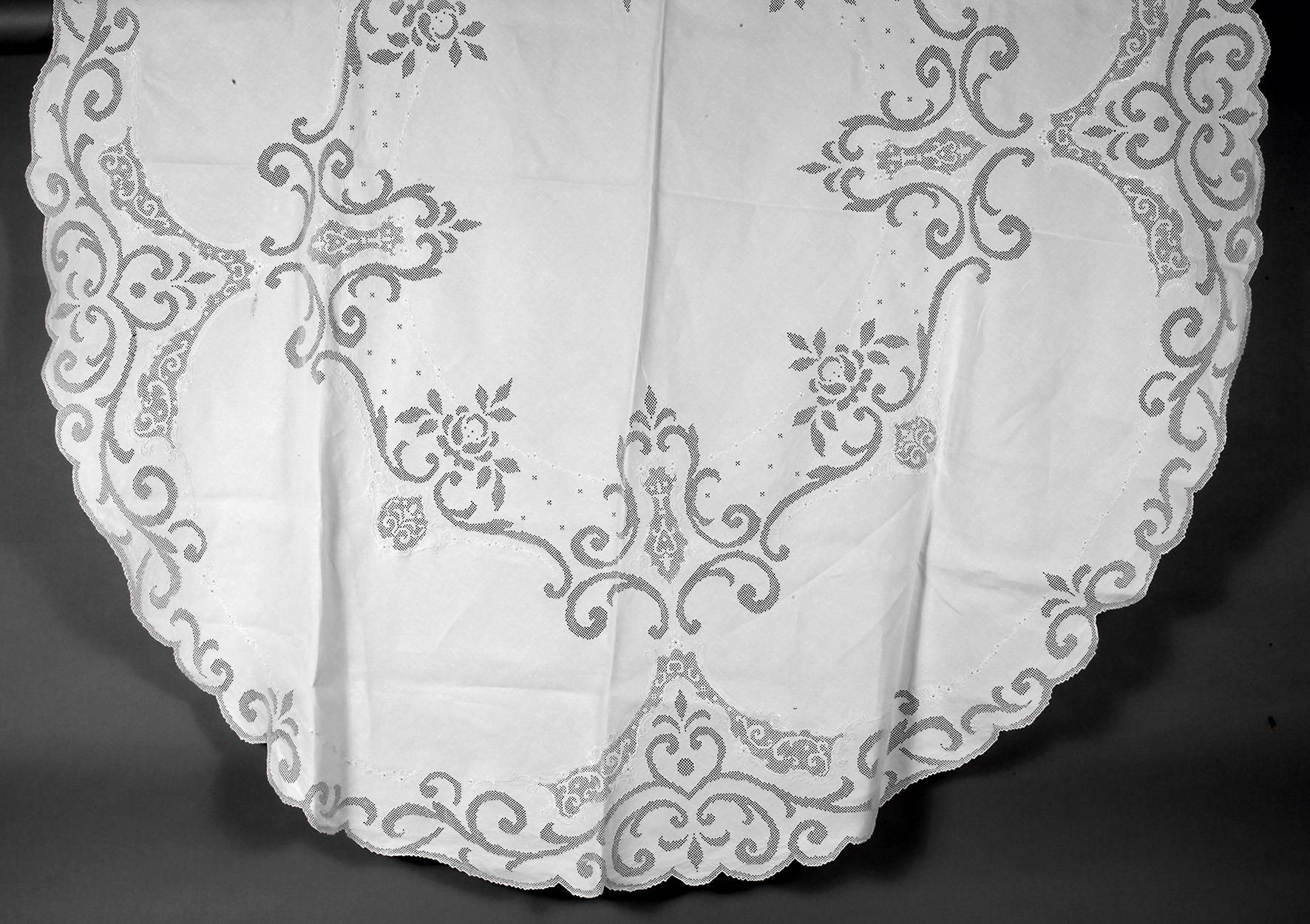 Tischdecke Weißstickerei