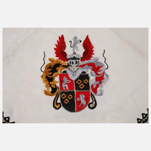 Zwei Handarbeitsdecken mit Wappendarstellung