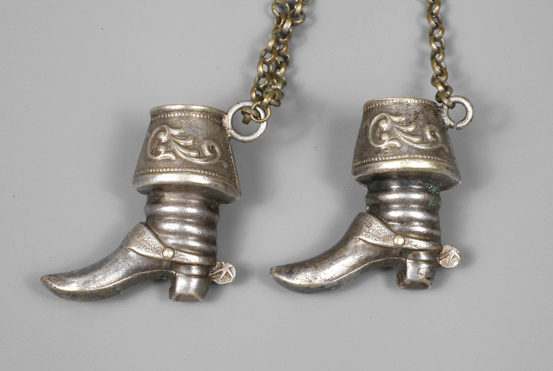 Stricknadelbehälter als Reiterstiefel