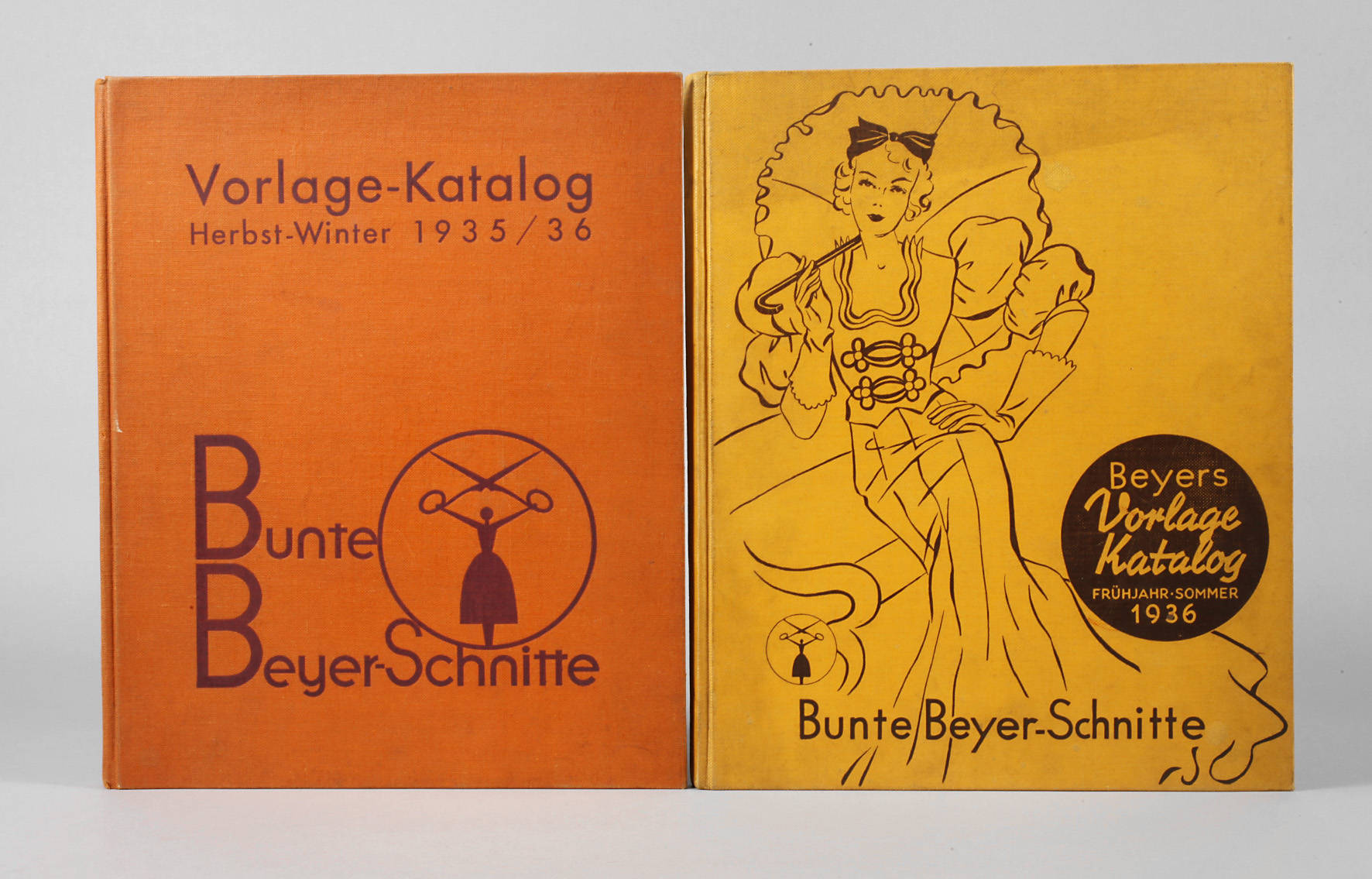 Zwei Mode-Vorlage-Kataloge