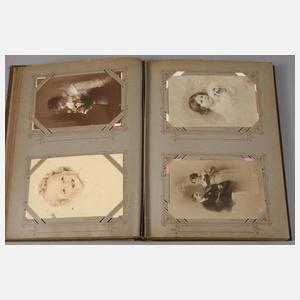 Zwei Postkartenalben Motive/Kitsch