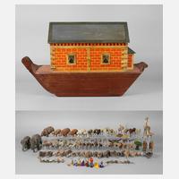 Große Schiffsarche mit zahlreichen Tuchstaubtieren111