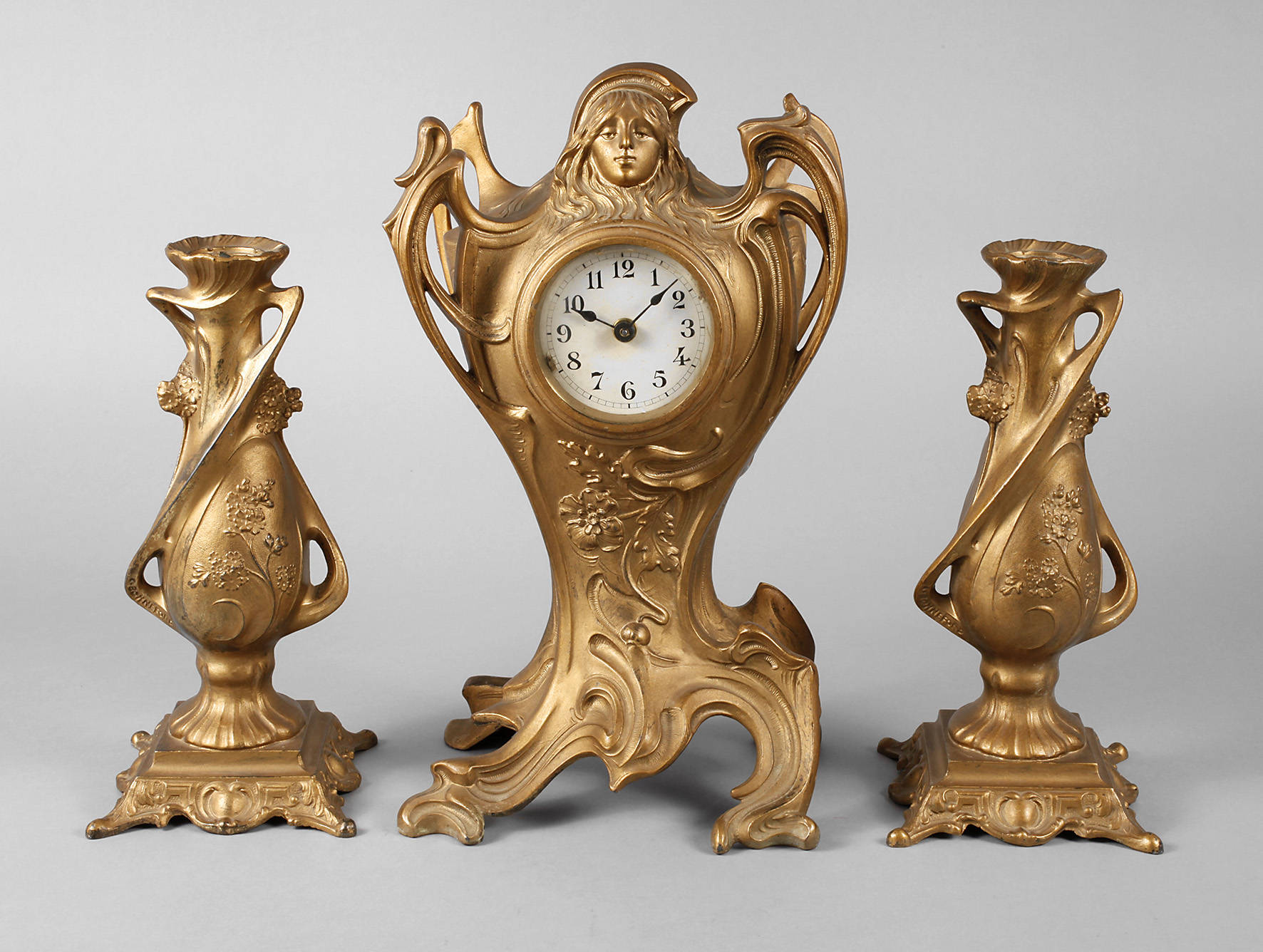 Figurenuhr mit zwei Beistellern