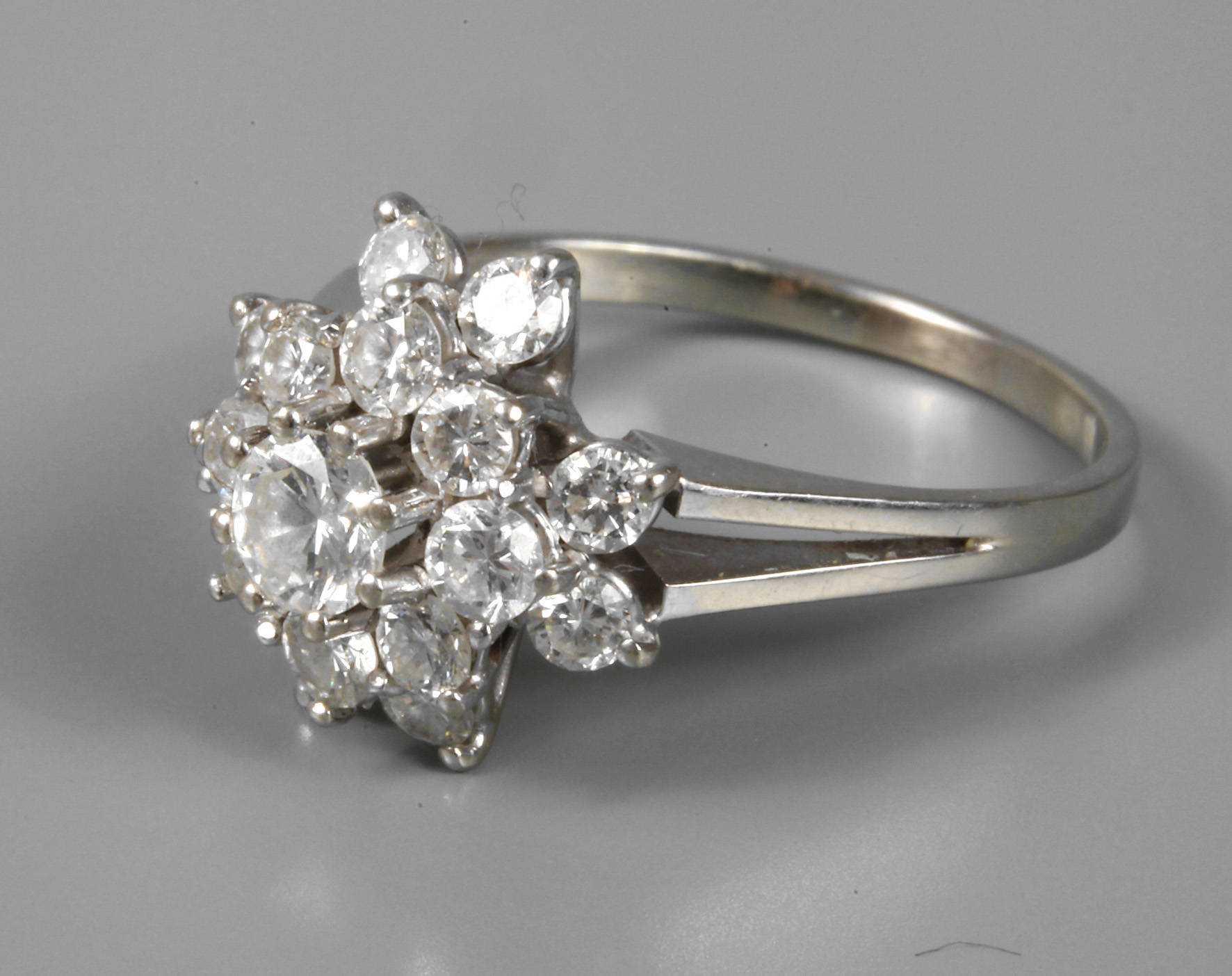 Damenring mit Brillantbesatz ca. 0,7 ct