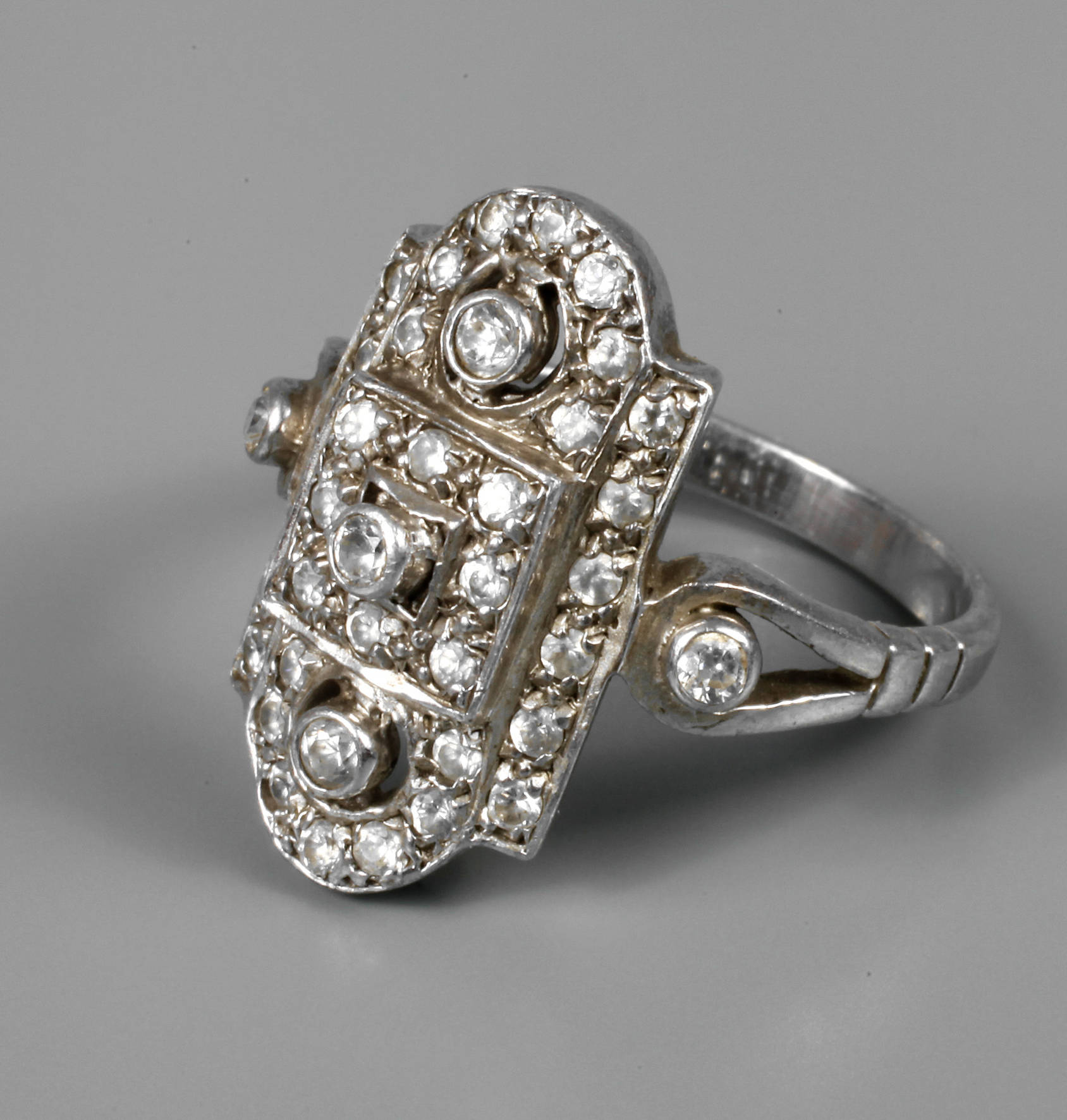 Damenring mit Steinbesatz