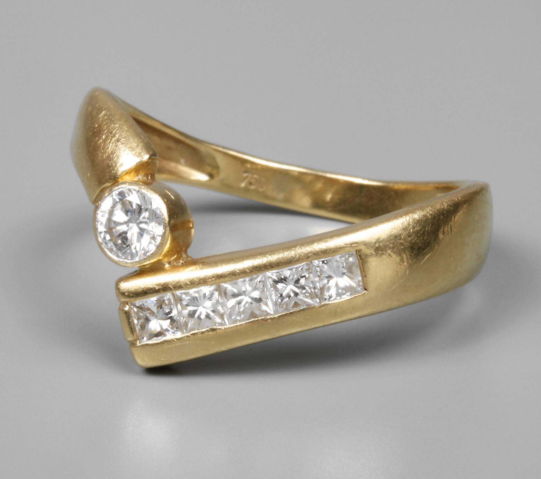 Damenring mit Brillanten