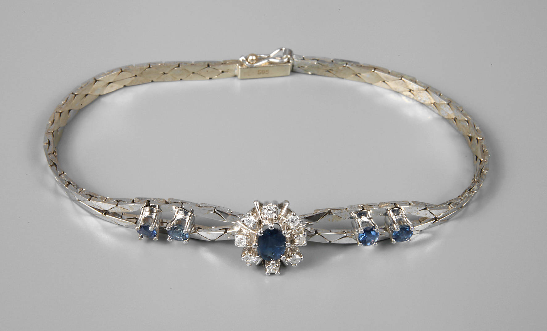 Armband mit Saphiren und Diamanten
