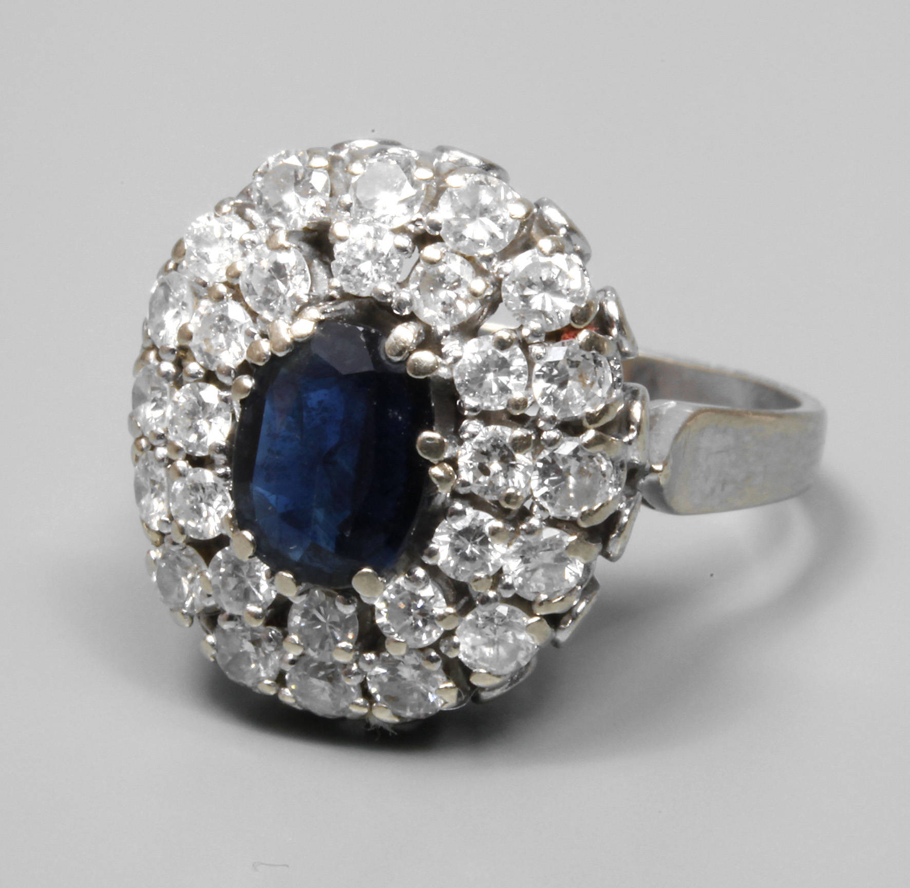 Damenring mit Saphir und Brillanten