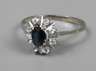 Damenring mit Saphir und Diamanten