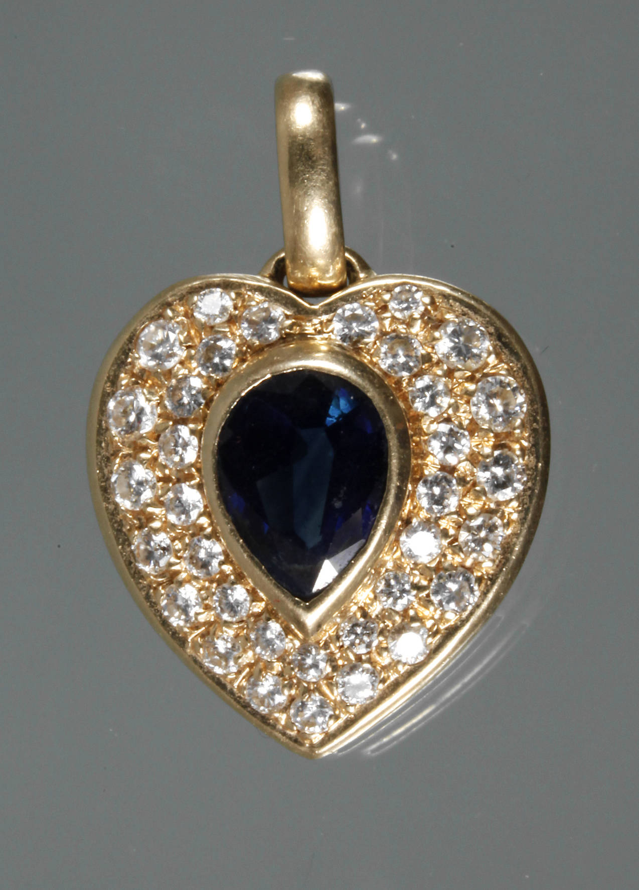 Anhänger mit Saphir und Brillanten