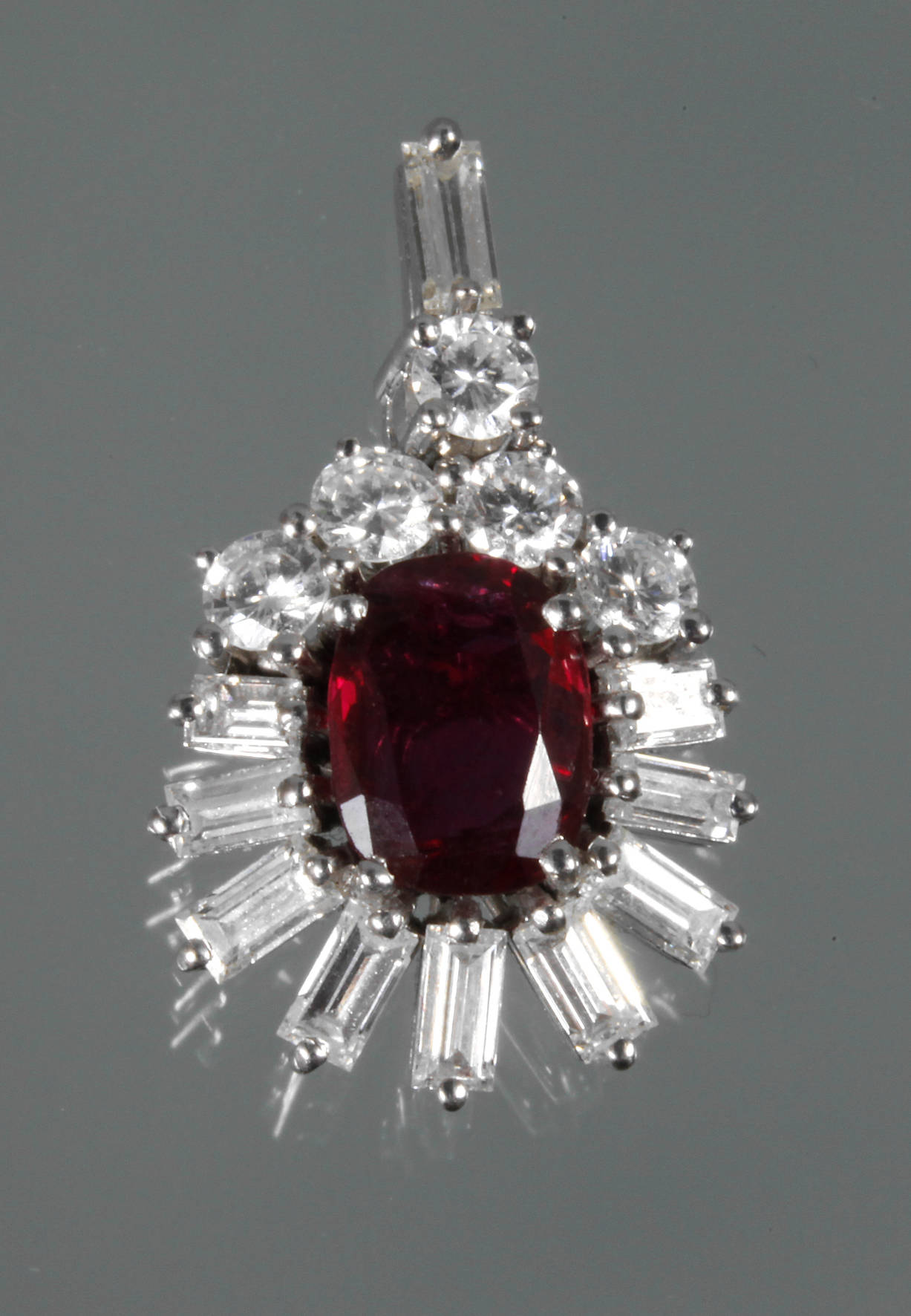 Anhänger mit Rubin und Brillanten