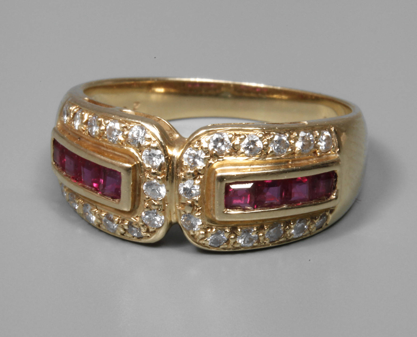 Damenring mit Rubinen und Brillanten