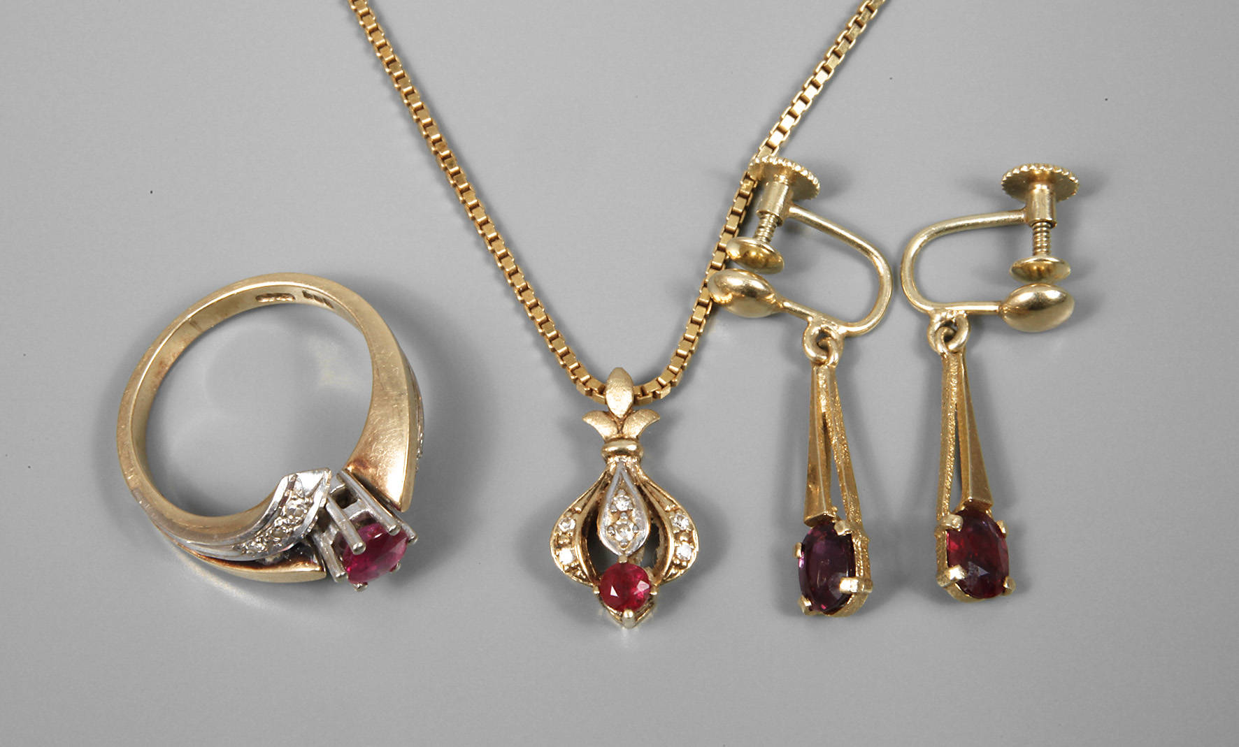 Konvolut Schmuck mit Rubinen