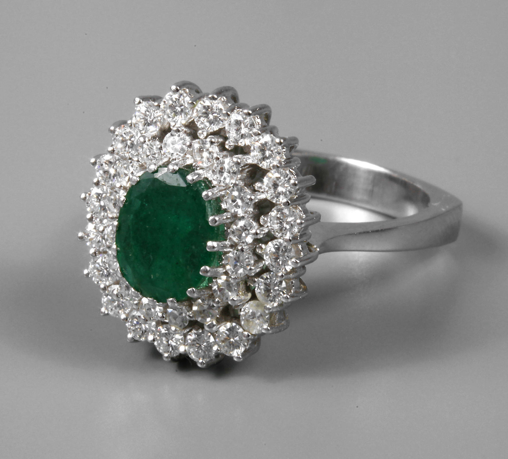 Damenring mit Smaragd und Brillanten