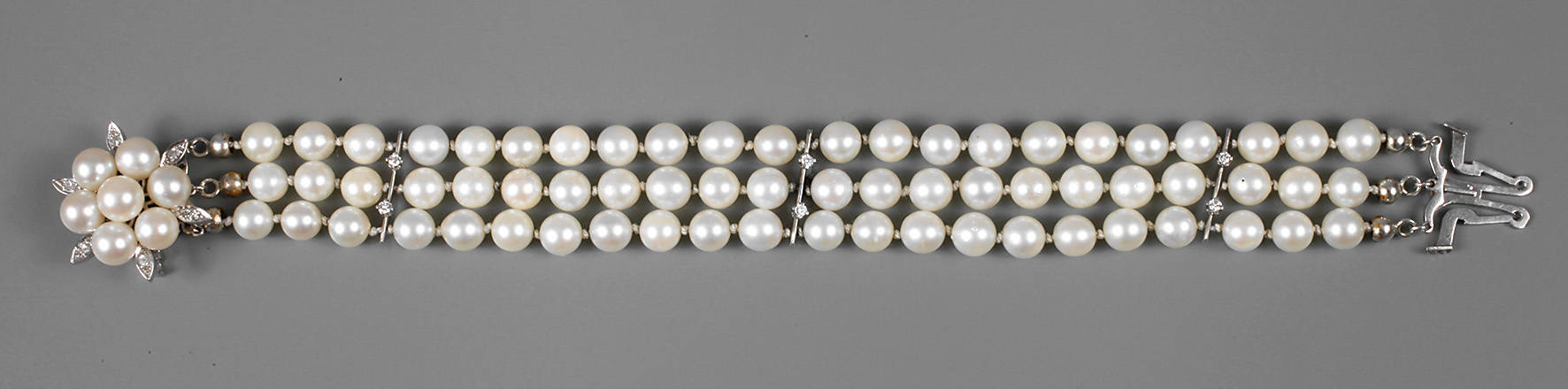 Perlarmband mit Diamantbesatz