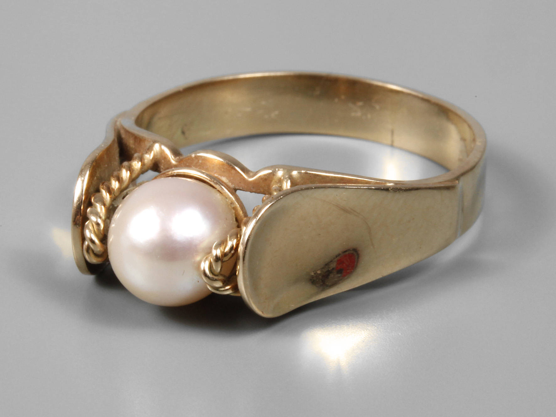 Damenring mit Perle