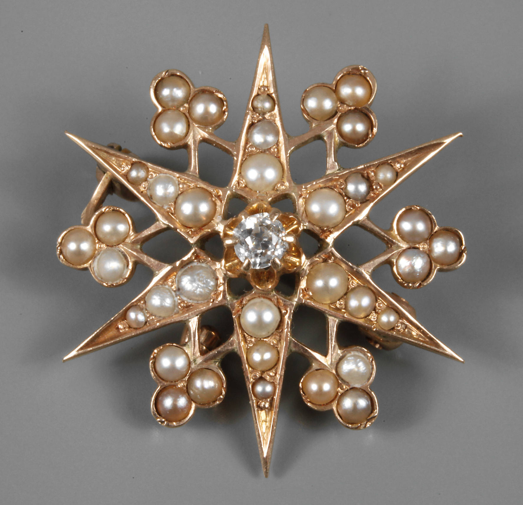 Sternbrosche mit Perlen und Brillant