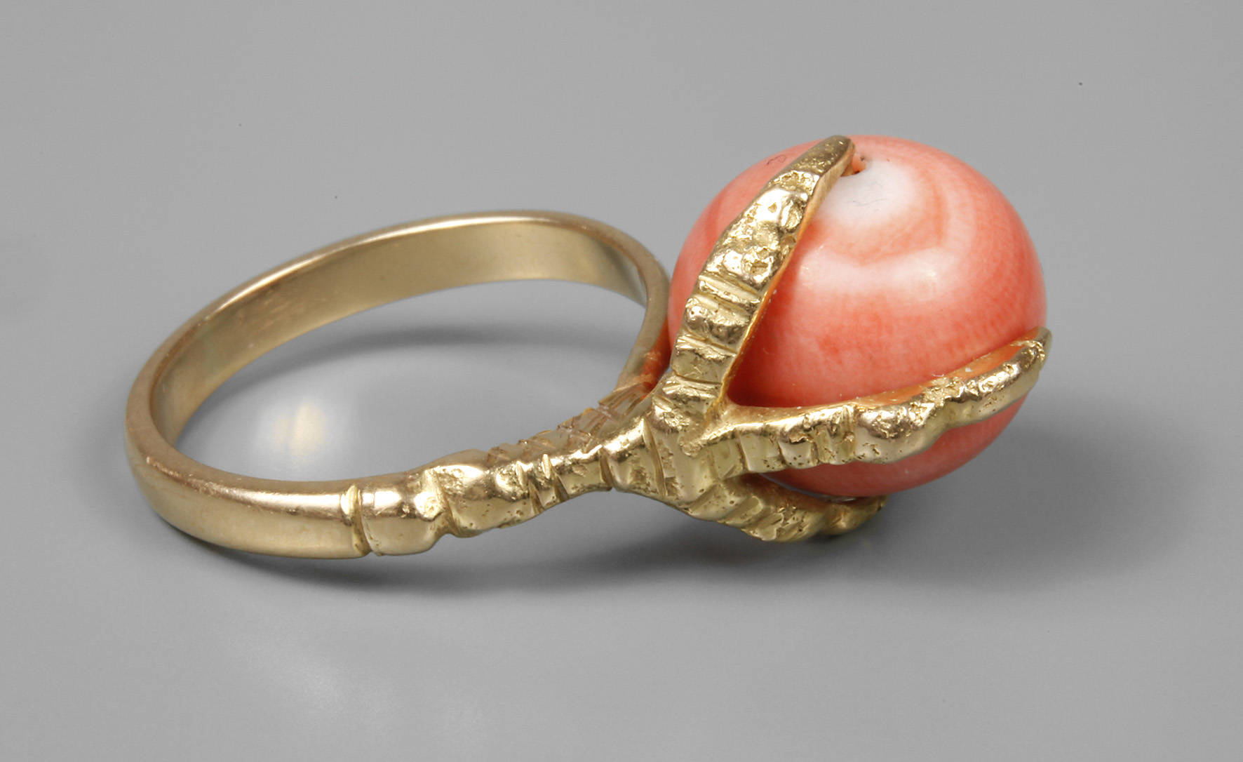 Damenring mit Koralle