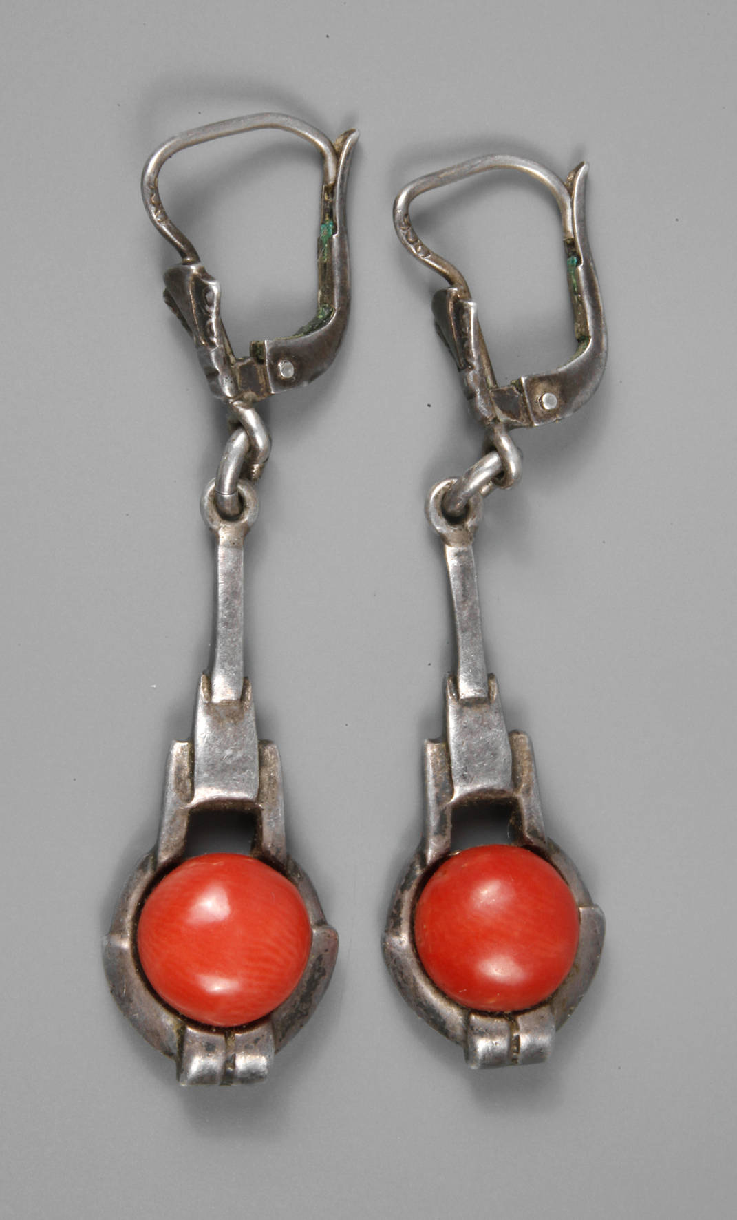 Paar Ohrhänger mit Koralle