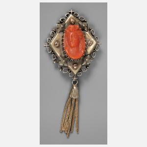 Brosche mit Korallencamée