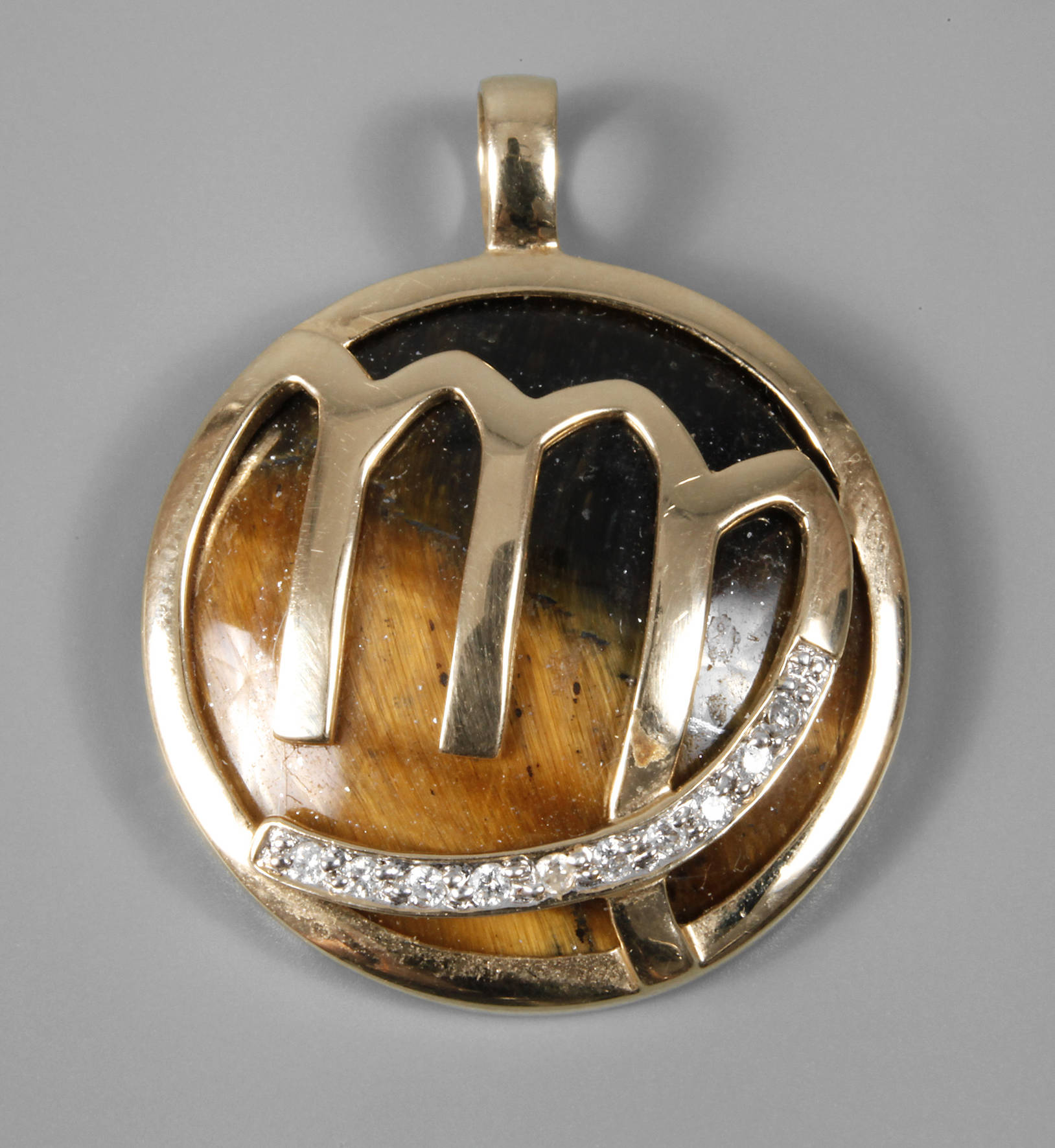Anhänger mit Tigerauge und Diamanten