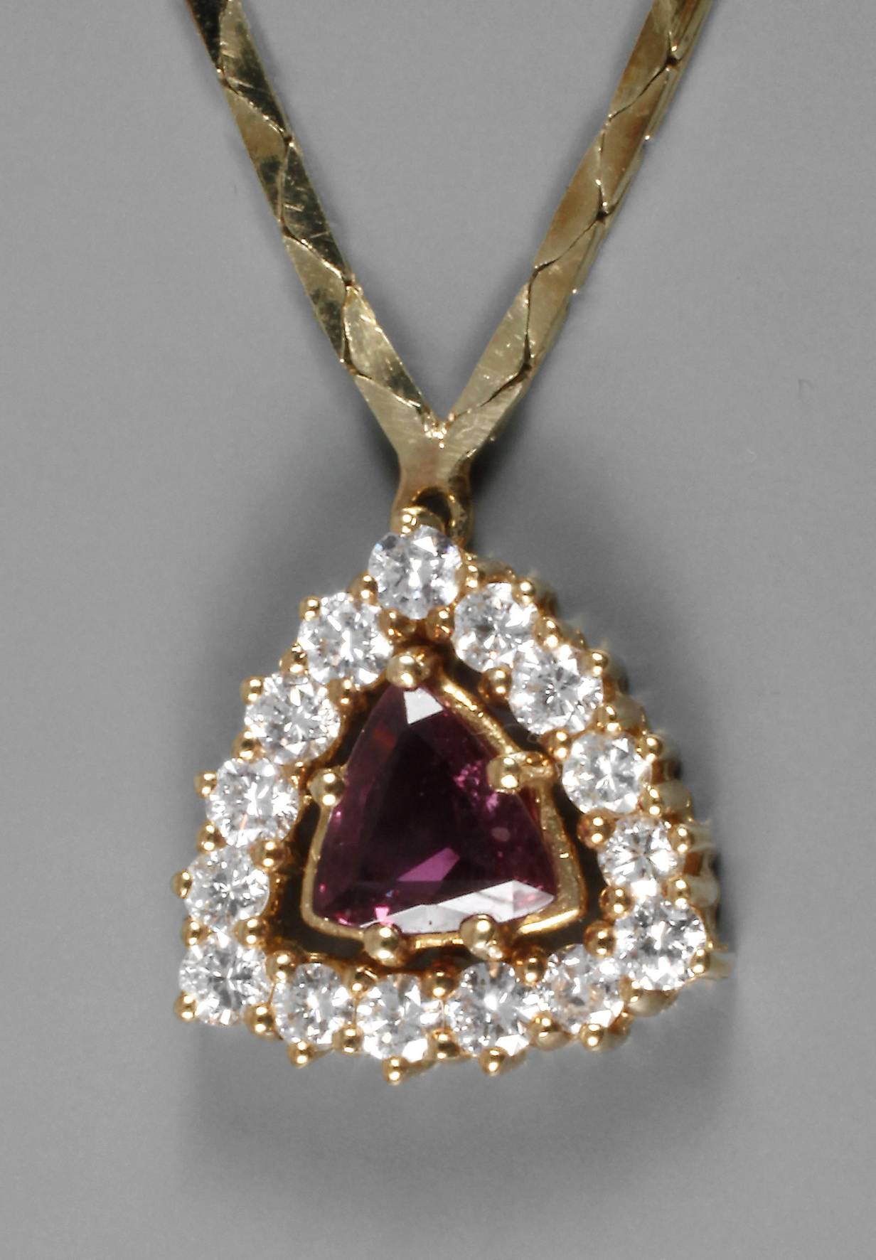 Collier mit Rhodolith und Brillanten