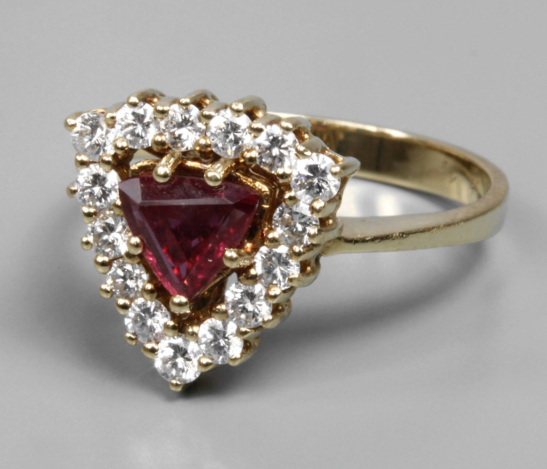 Damenring Rhodolith und Brillanten