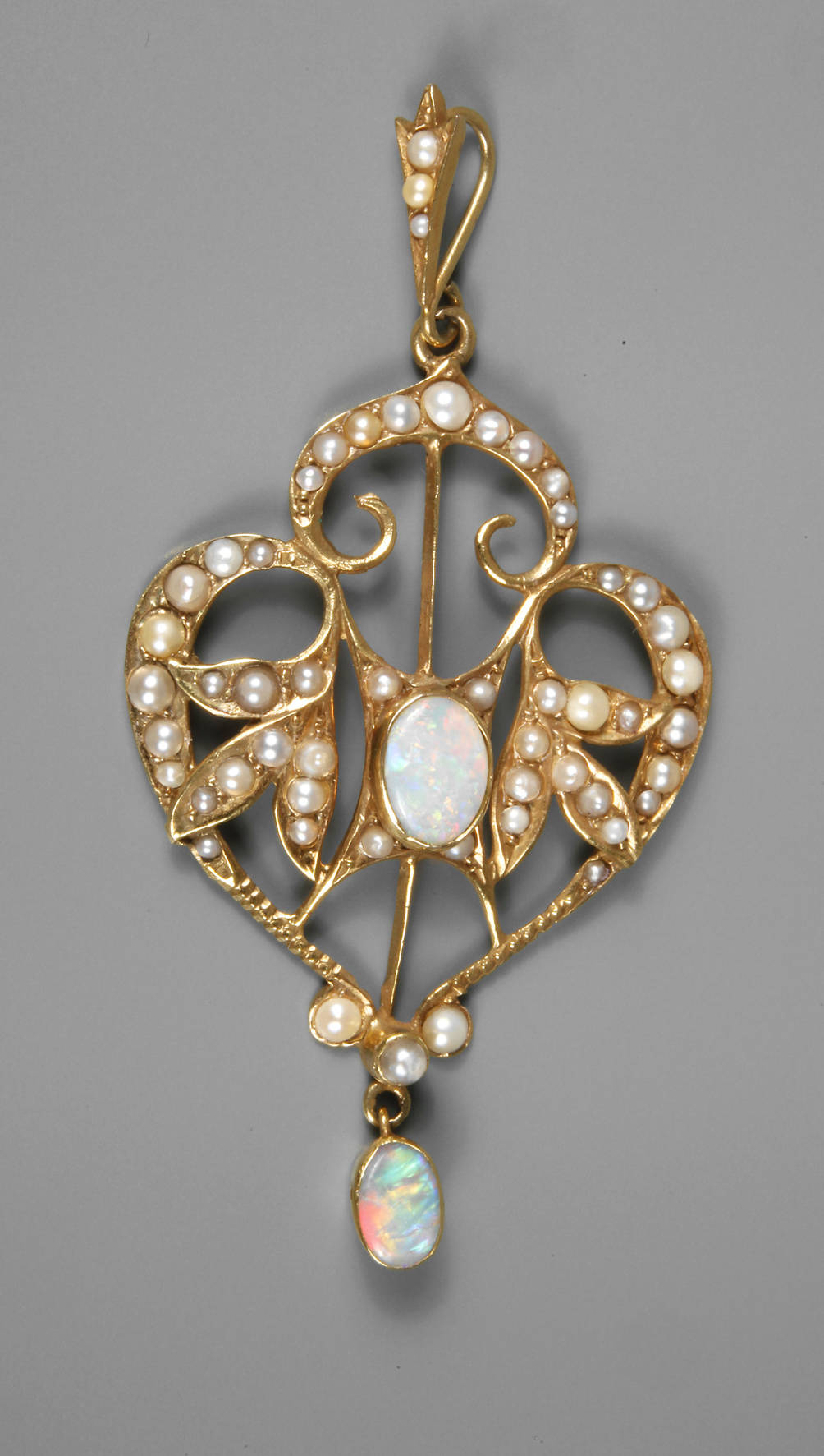 Anhänger mit Edelopalen und Saatperlen