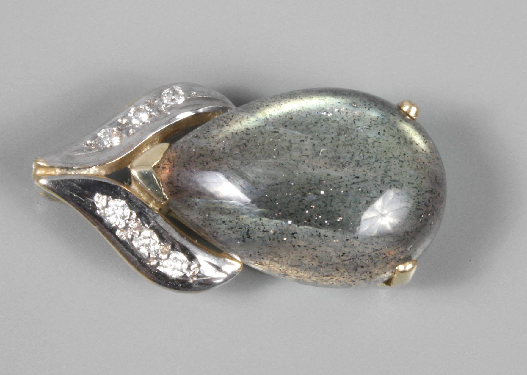 Anhänger mit Labradorit und Diamanten