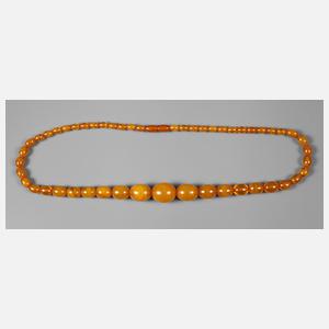 Collier aus Bernsteinimitat