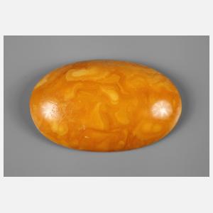 Oval geschliffener Bernstein
