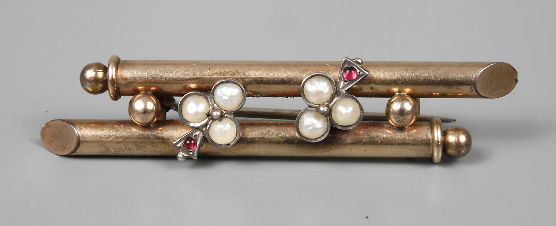 Biedermeierbrosche mit Perlen