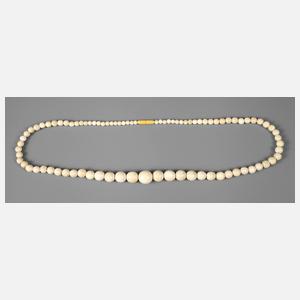 Langes Elfenbeincollier