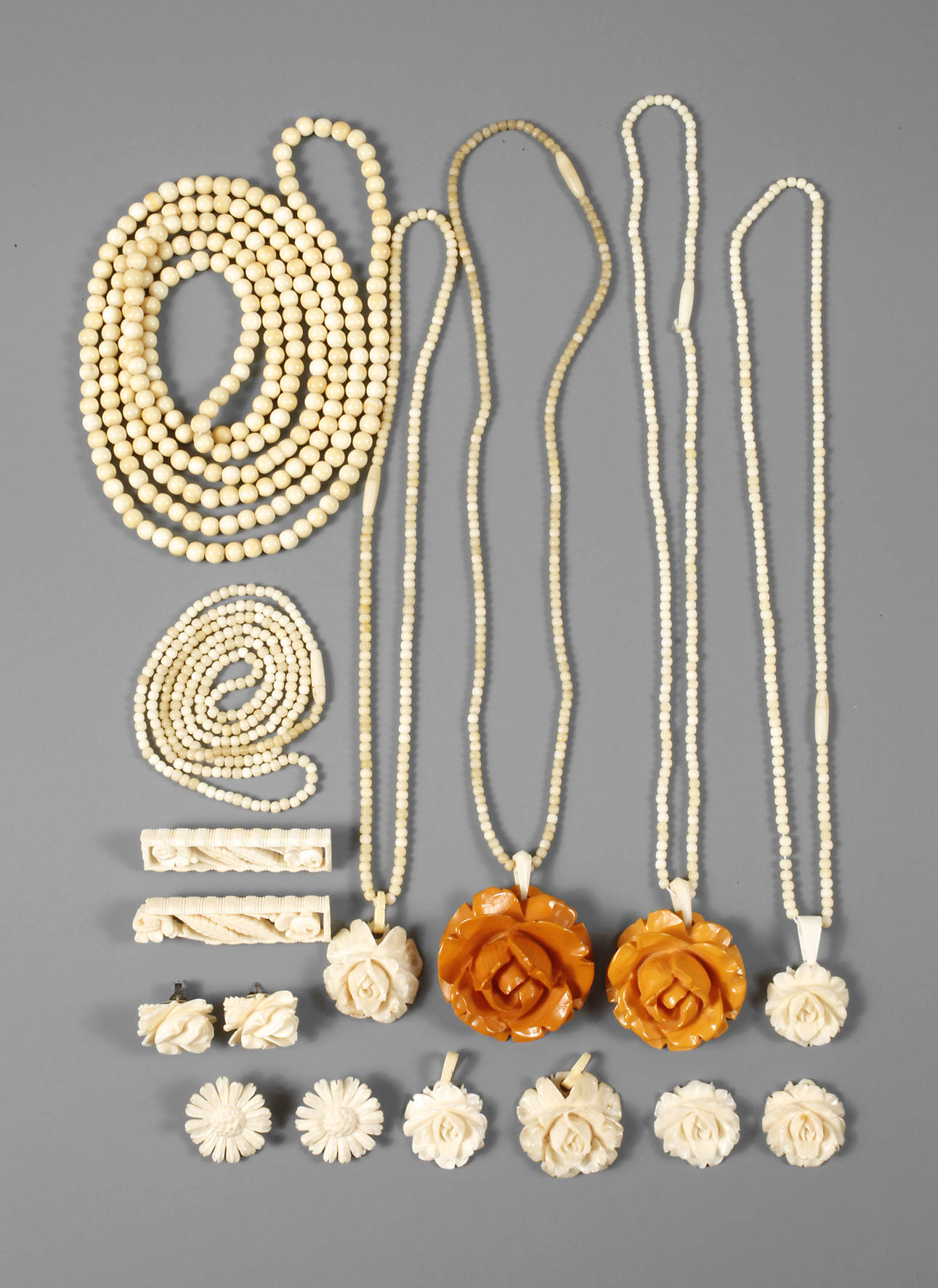Großes Konvolut Elfenbeinschmuck