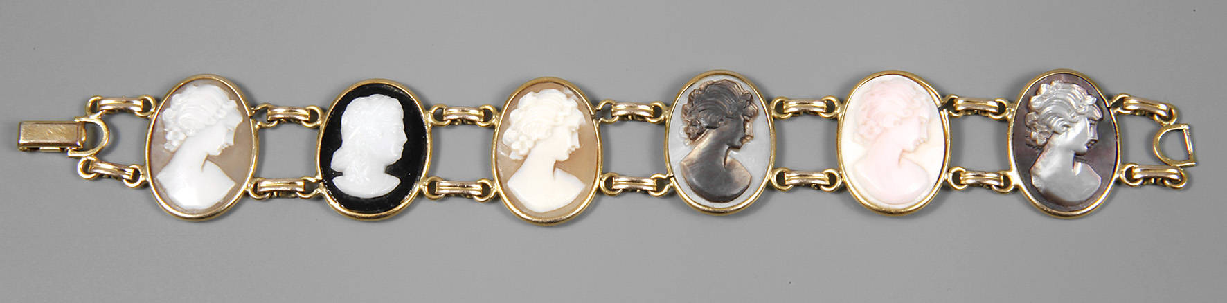 Armband mit Muschelgemmen