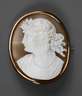 Brosche mit Muschelcamée