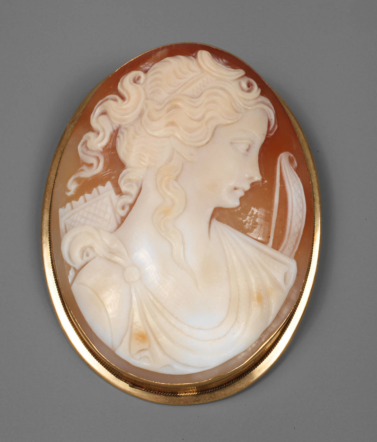 Große Brosche mit Camée