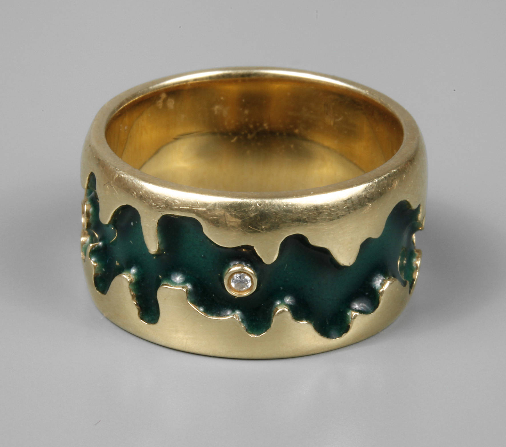 Bandring mit Email und Diamanten