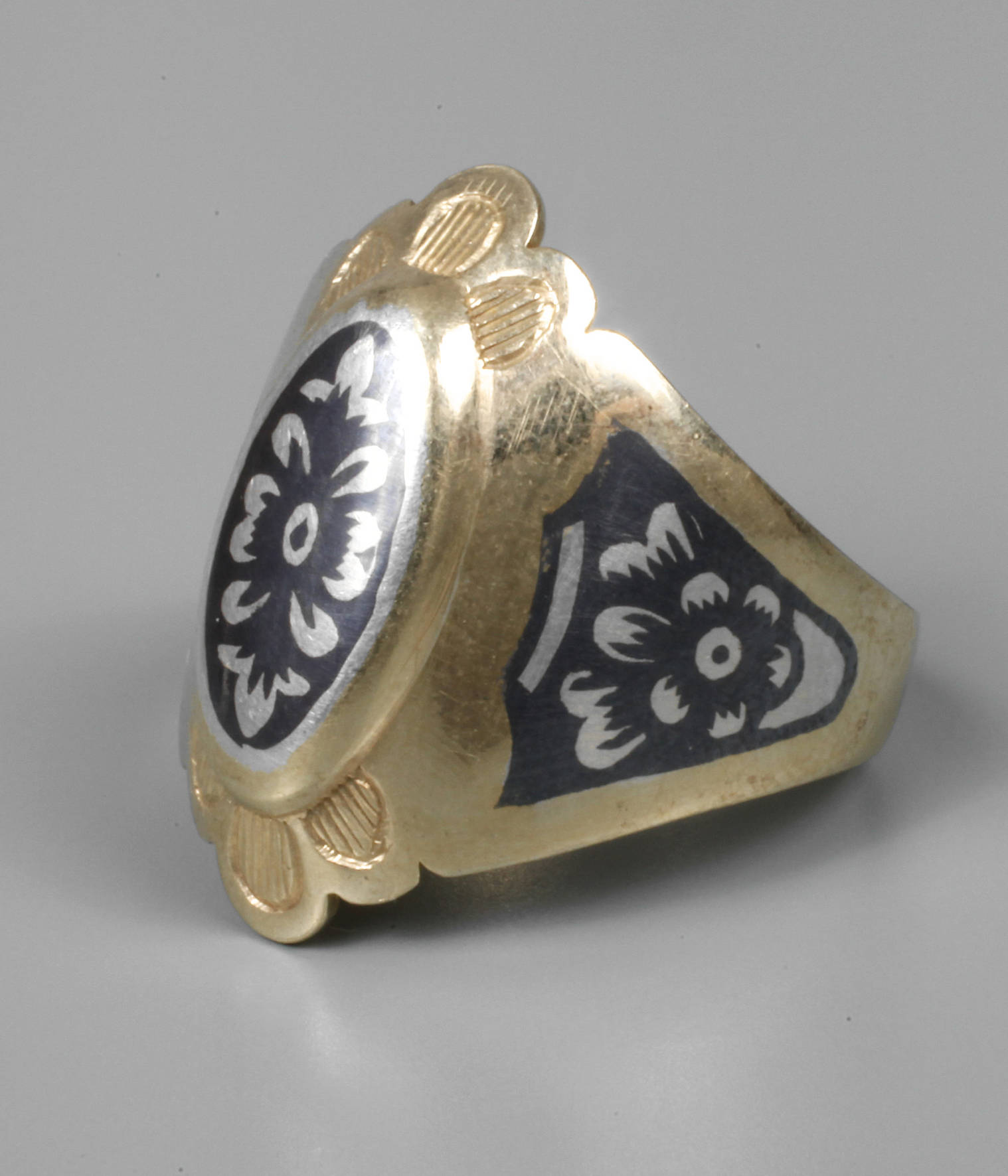 Silberring mit Niellotechnik