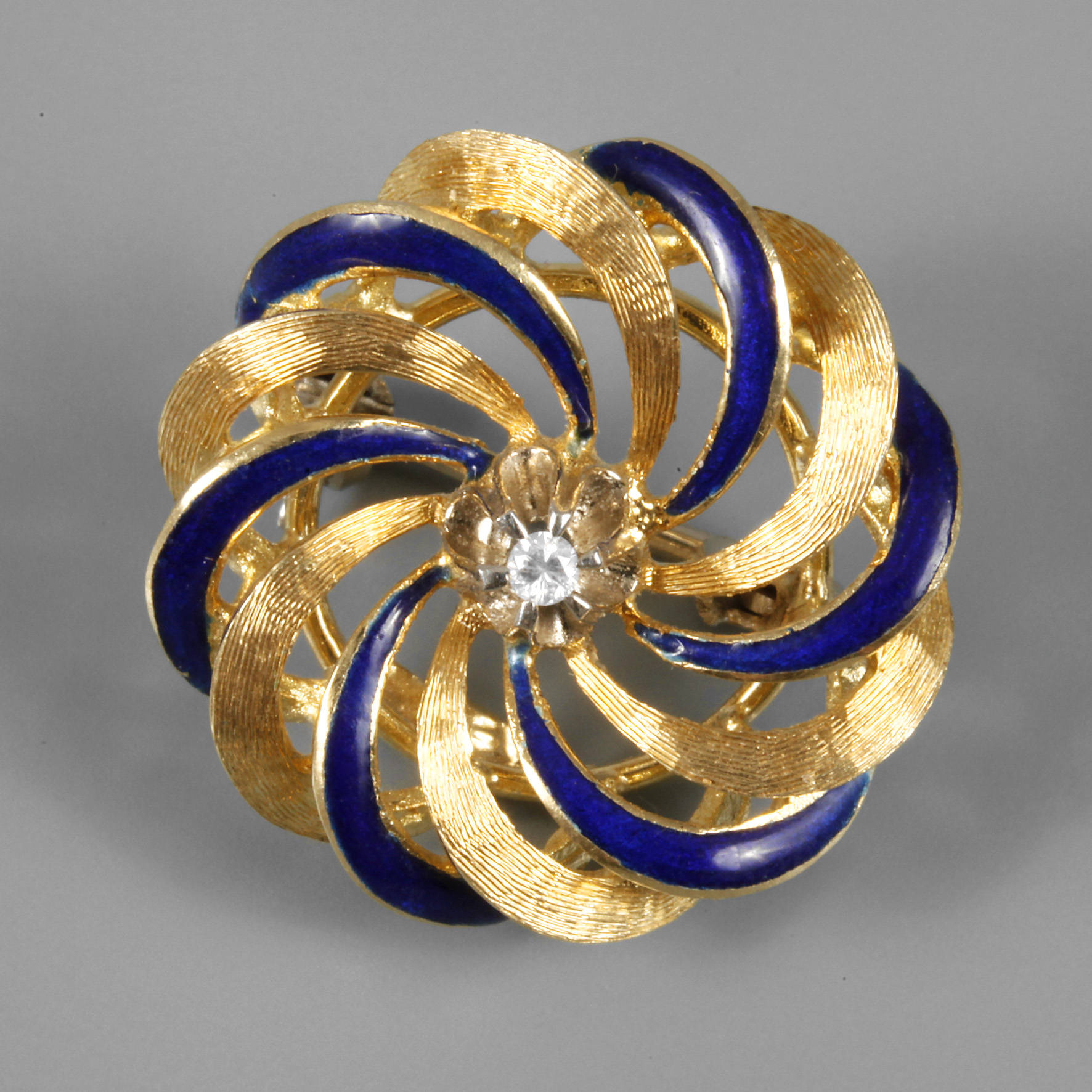 Brosche mit Email und Brillantbesatz