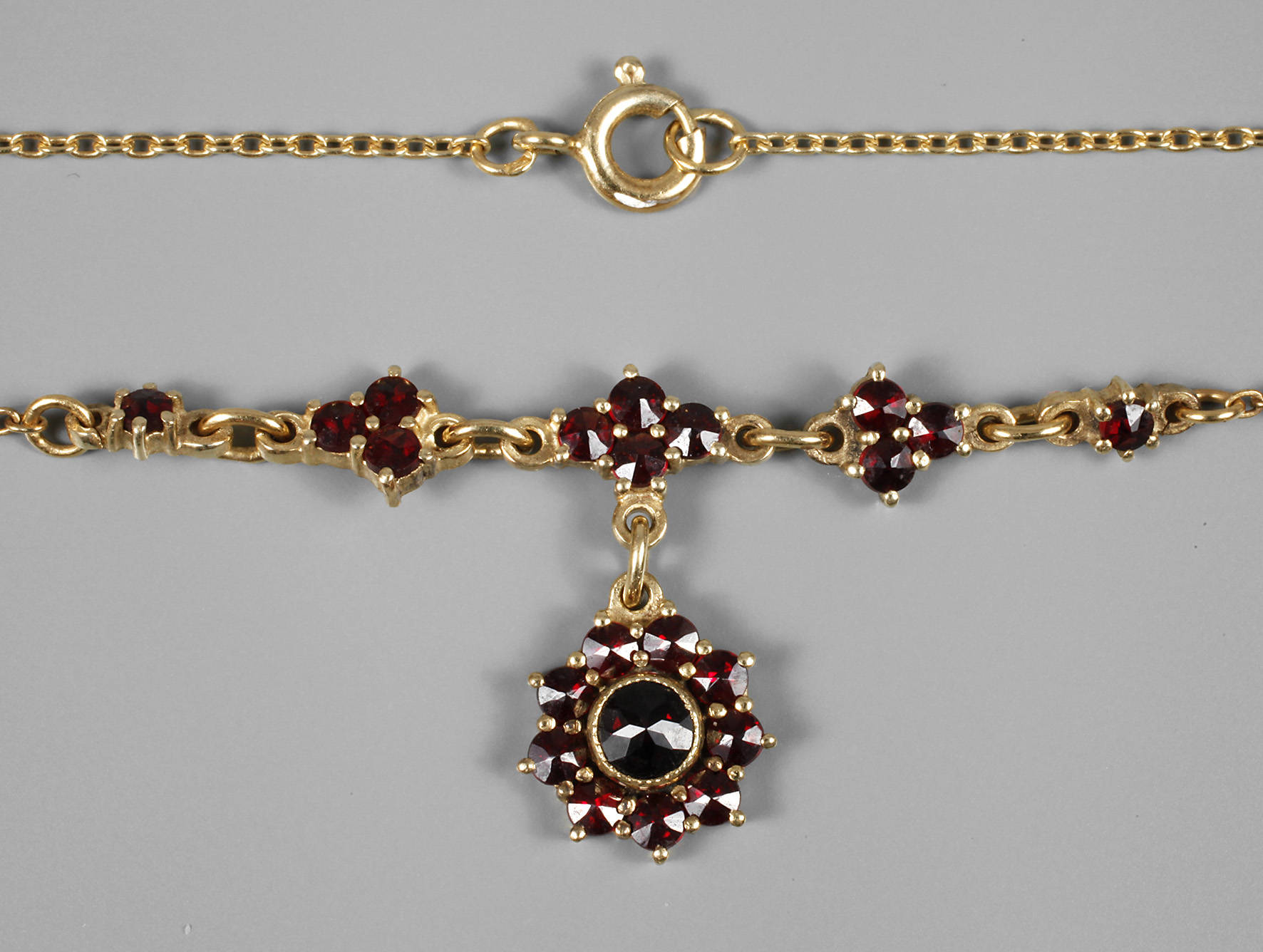 Granatcollier